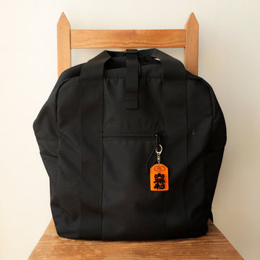 Sleutelhanger amulet Total Satisfaction oranje ⋅ BEAMS JAPAN