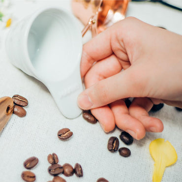 Messlöffel für V60 aus weißer Keramik ⋅ Hario