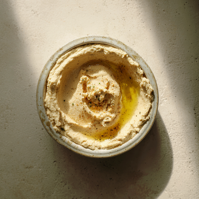 Hummus giapponese con miso bianco e aglio nero