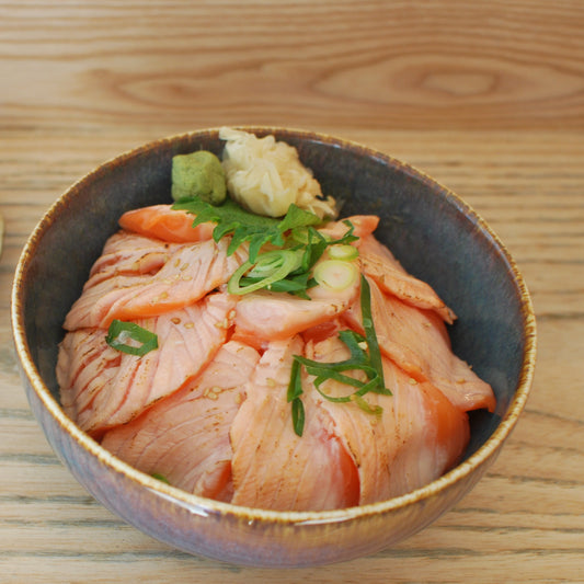 Saumon aburi donburi
