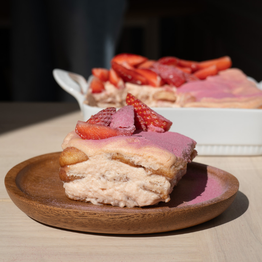 Tiramisú de sakura y fresa