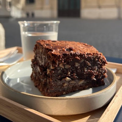 Brownie de sésamo negro