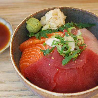 Chirashi with salmon, tuna and sea bream