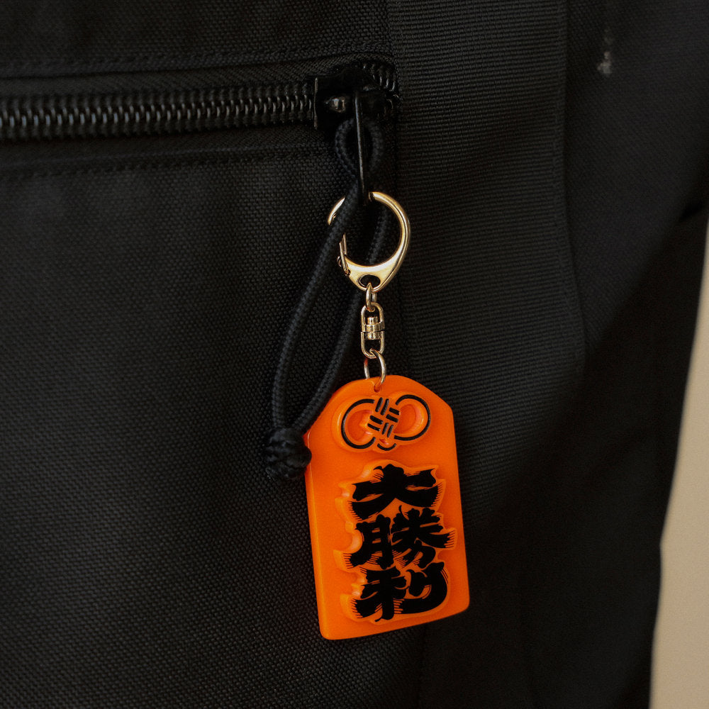 Schlüsselanhänger „Total Satisfaction“ in Orange ⋅ BEAMS JAPAN
