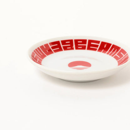 Plato con el logotipo rojo ⋅ BEAMS JAPAN
