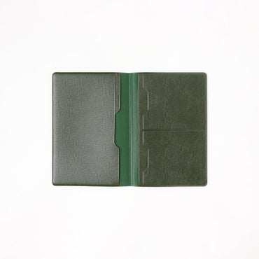 Porta passaporto verde ⋅ BEAMS JAPAN