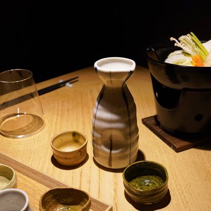 Weißes Sake-Set Wusud ⋅ Sopha