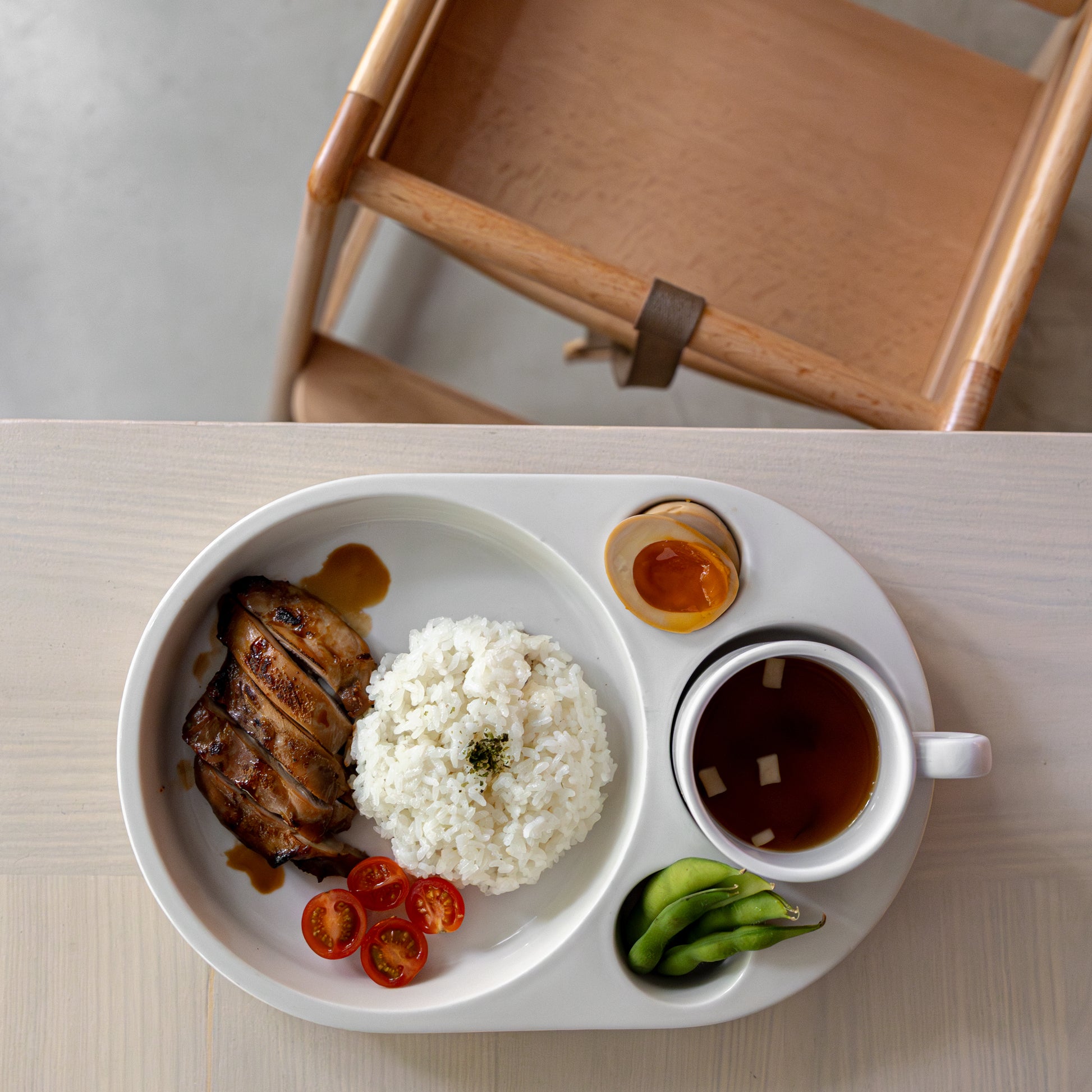 Piatto di curry a trier bianco di Yota Kakuda ⋅ Nakazen