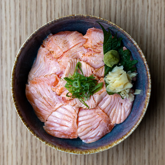 Salmon aburi donburi