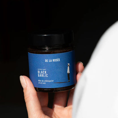 Preparación de miel de castañas y ajo negro ⋅ De la rosée ⋅ 185g
