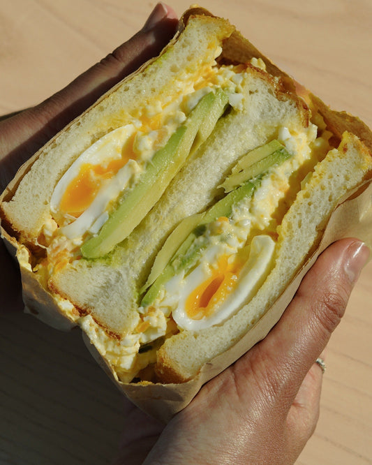 Sando di avocado e uova